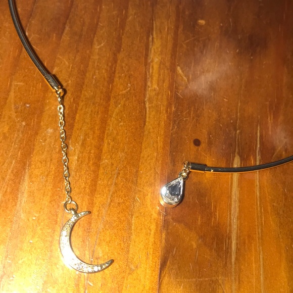 FINAL⬇️Gold dangle moon charm choker - Picture 4 of 5